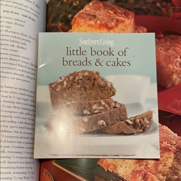 Southern Living Red and Green Kitchen Cookbook - Picture 8 of 9